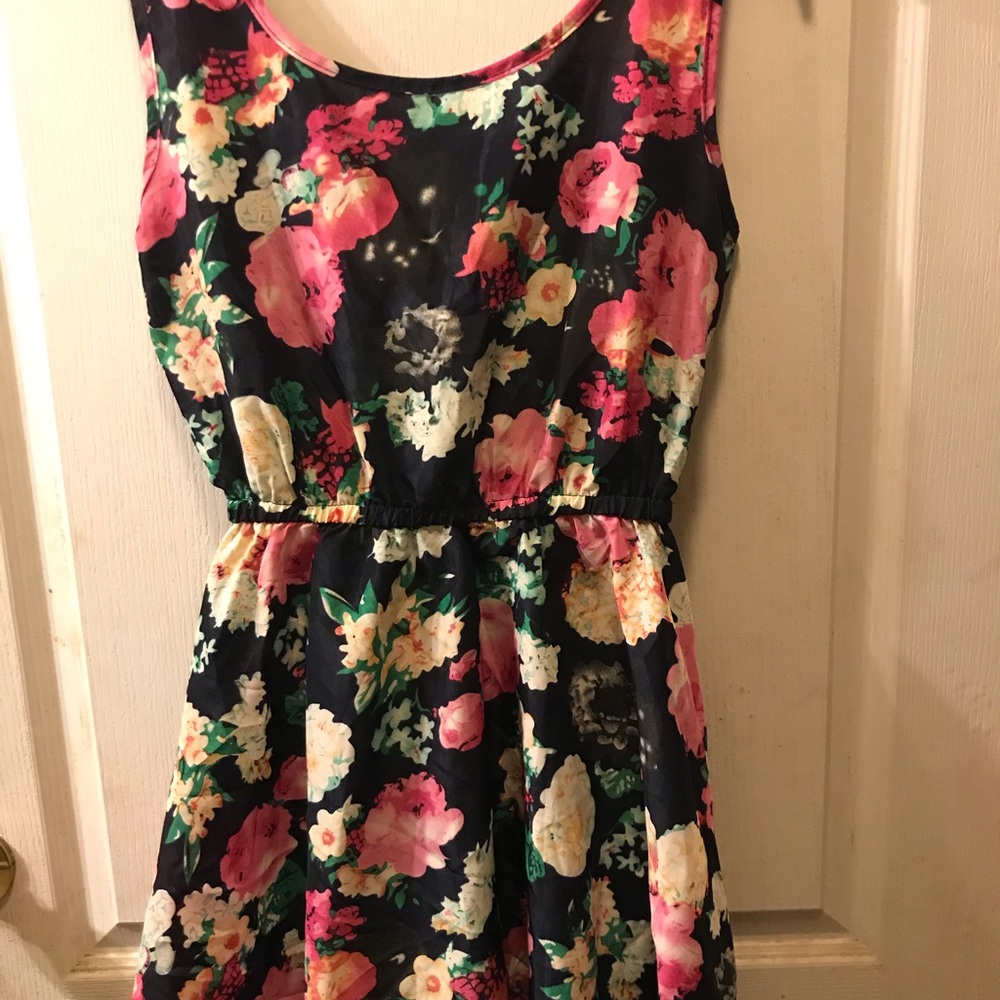 Dress - Picture 2 of 2